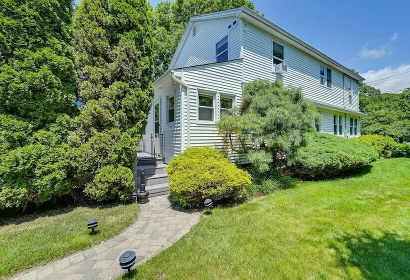 Luxurious Eastport Retreat W/ Private Pool!