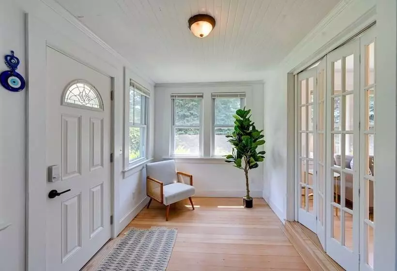 Luxurious Eastport Retreat W/ Private Pool!