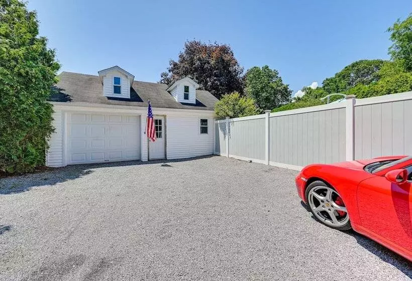 Luxurious Eastport Retreat W/ Private Pool!