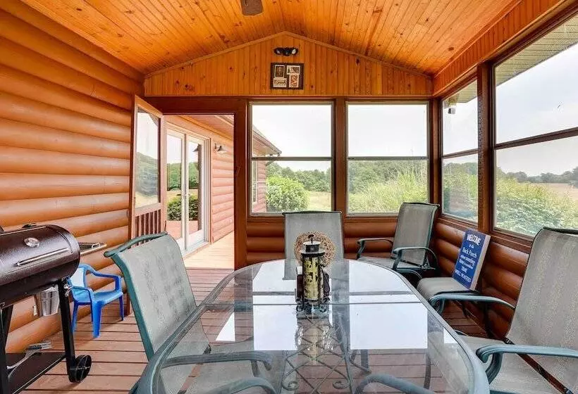Pet Friendly Vienna Cabin W/ Screened In Porch!