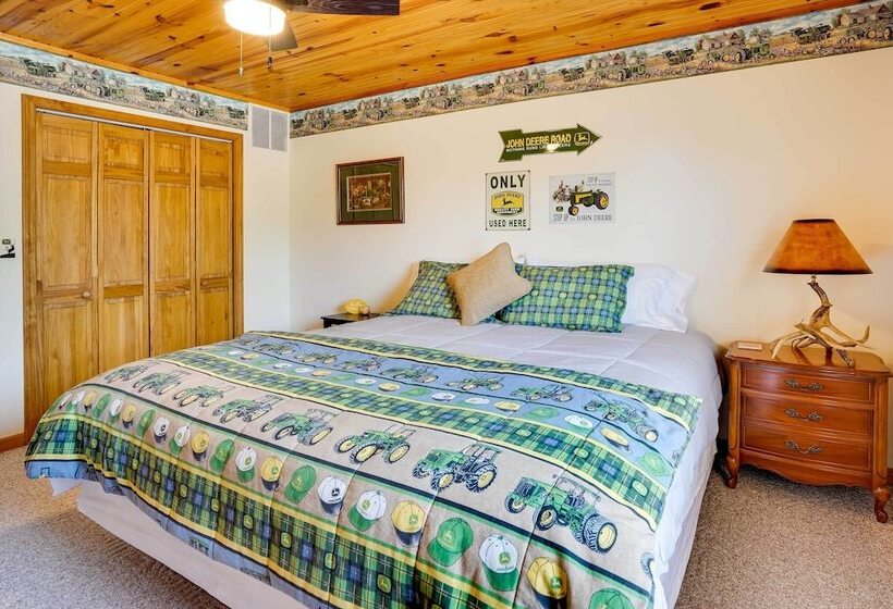 Pet Friendly Vienna Cabin W/ Screened In Porch!