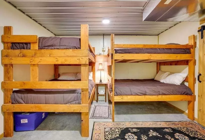 Pet Friendly Vienna Cabin W/ Screened In Porch!