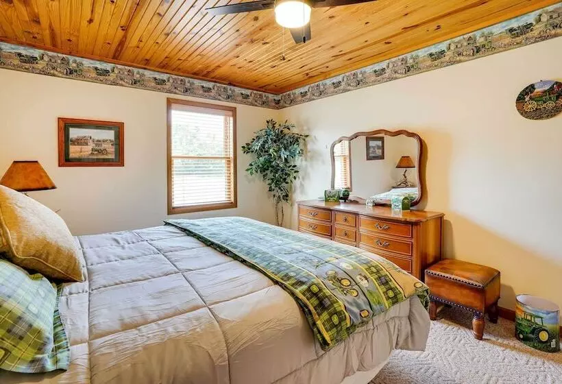 Pet Friendly Vienna Cabin W/ Screened In Porch!