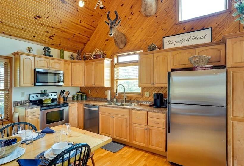 Pet Friendly Vienna Cabin W/ Screened In Porch!