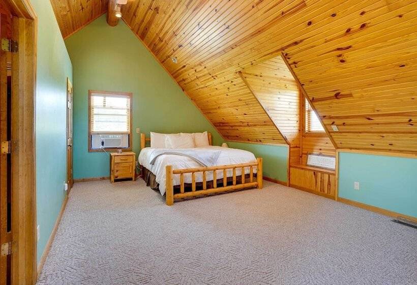 Pet Friendly Vienna Cabin W/ Screened In Porch!