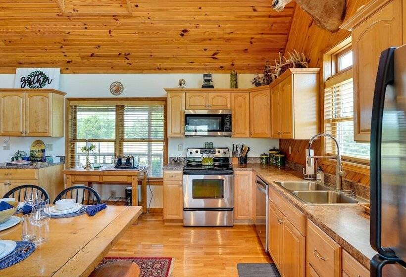 Pet Friendly Vienna Cabin W/ Screened In Porch!
