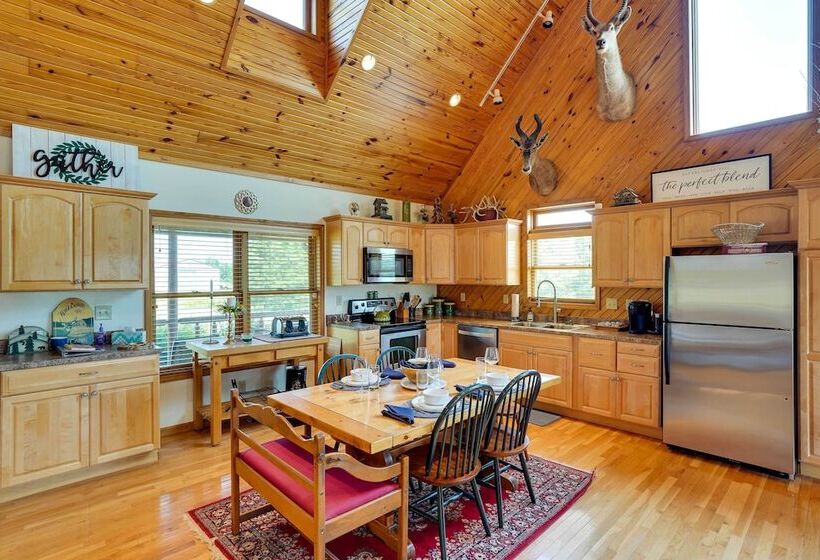 Pet Friendly Vienna Cabin W/ Screened In Porch!
