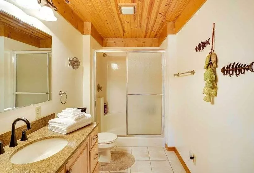 Pet Friendly Vienna Cabin W/ Screened In Porch!