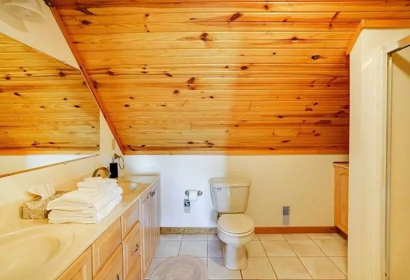 Pet Friendly Vienna Cabin W/ Screened In Porch!