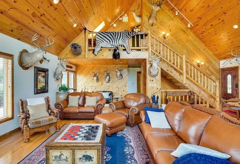 Pet Friendly Vienna Cabin W/ Screened In Porch!