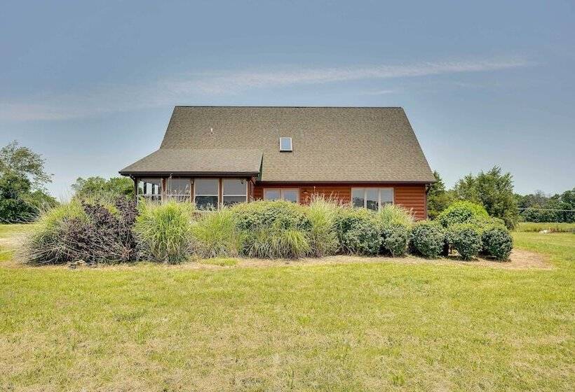 Pet Friendly Vienna Cabin W/ Screened In Porch!