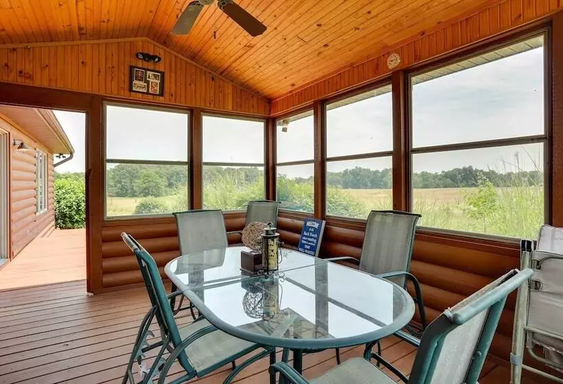 Pet Friendly Vienna Cabin W/ Screened In Porch!