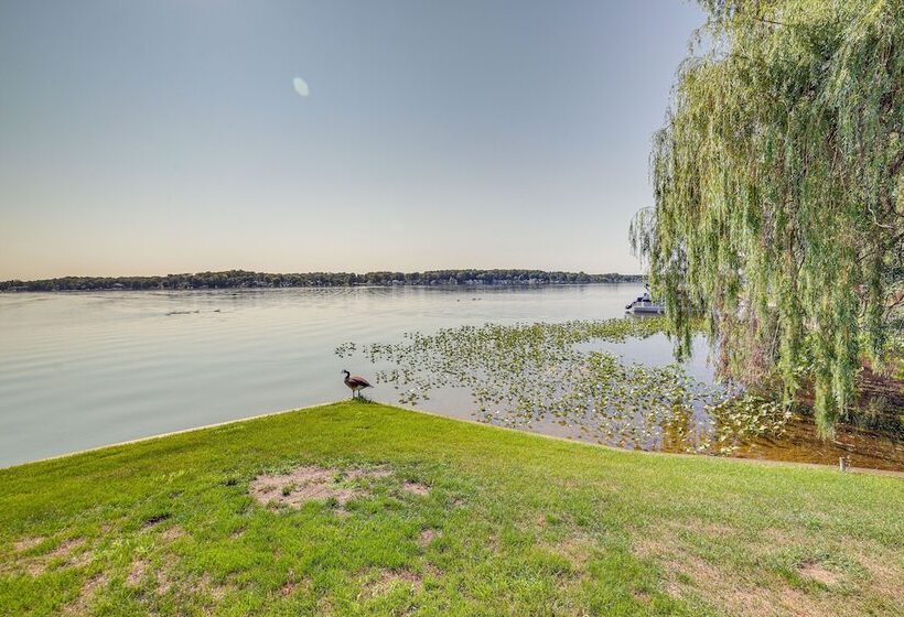 Quaint Olivet Cabin W/ Patio On Duck Lake!