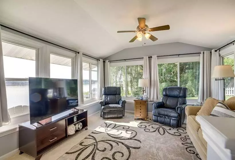 Quaint Olivet Cabin W/ Patio On Duck Lake!