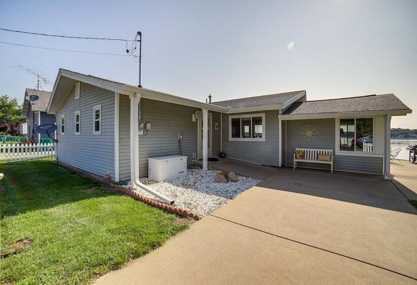 Quaint Olivet Cabin W/ Patio On Duck Lake!