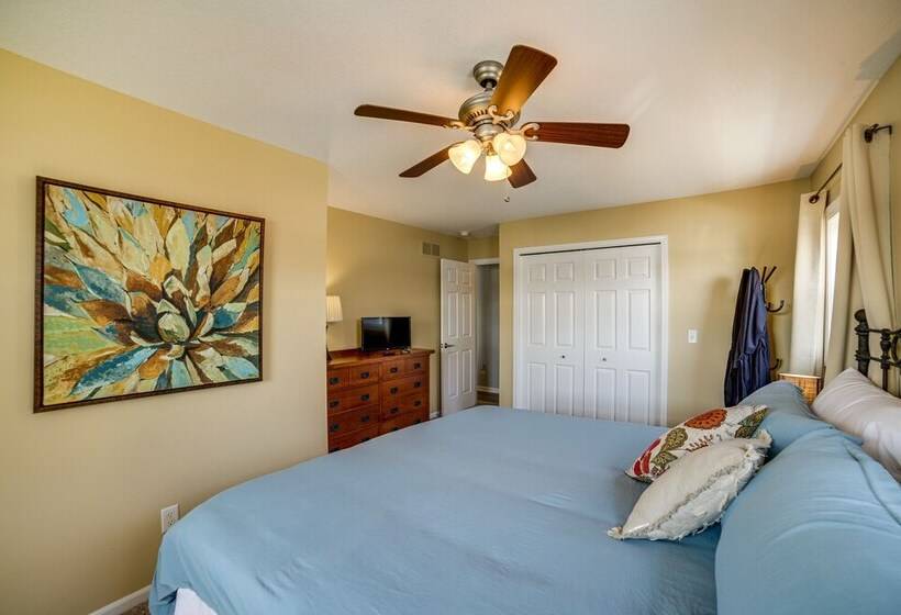 Quaint Olivet Cabin W/ Patio On Duck Lake!