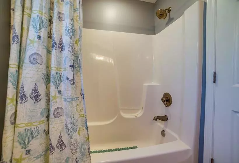 Quaint Olivet Cabin W/ Patio On Duck Lake!