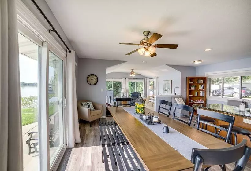 Quaint Olivet Cabin W/ Patio On Duck Lake!