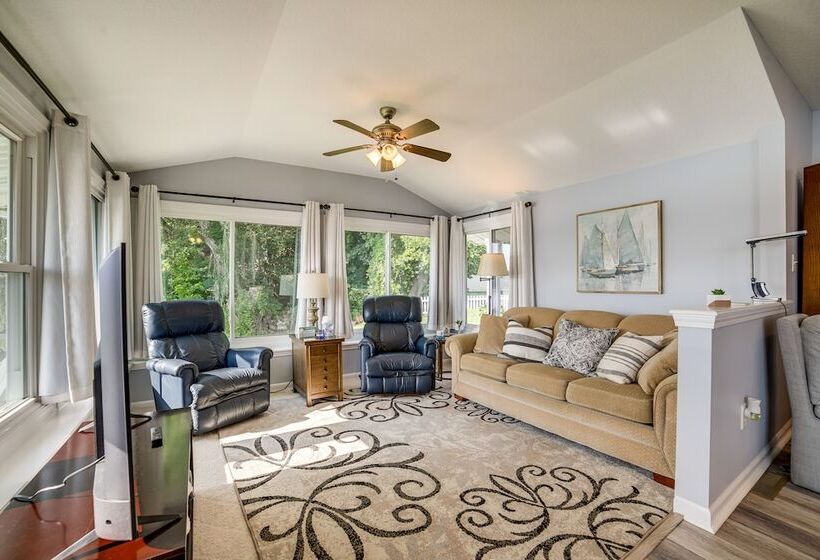 Quaint Olivet Cabin W/ Patio On Duck Lake!