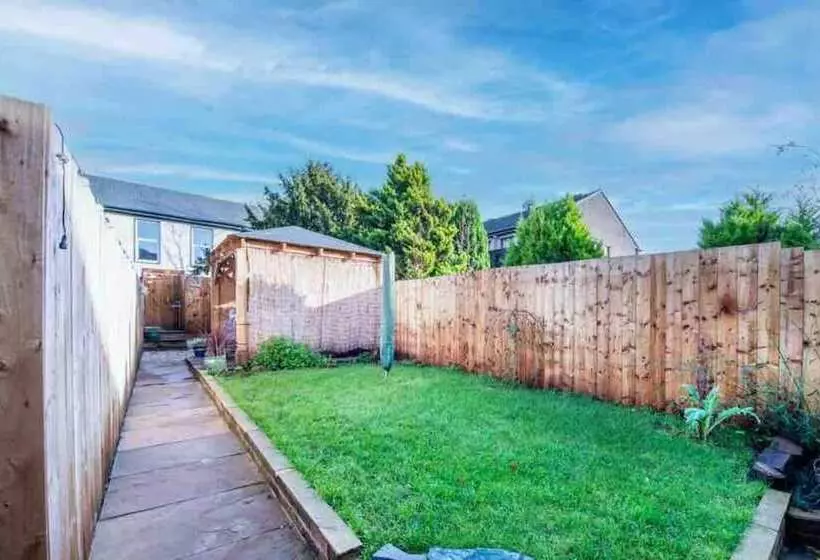 Residenssi Stunning 3 Bed Cottage, Hot Tub, Wi Fi, Parking