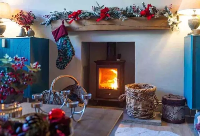 Residenssi Stunning 3 Bed Cottage, Hot Tub, Wi Fi, Parking