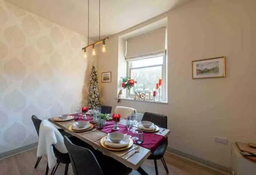 Residenssi Stunning 3 Bed Cottage, Hot Tub, Wi Fi, Parking