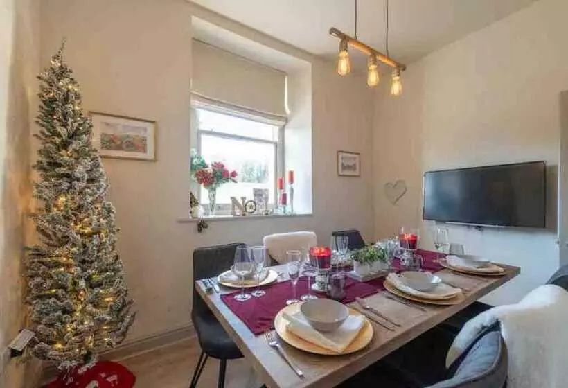 Residenssi Stunning 3 Bed Cottage, Hot Tub, Wi Fi, Parking