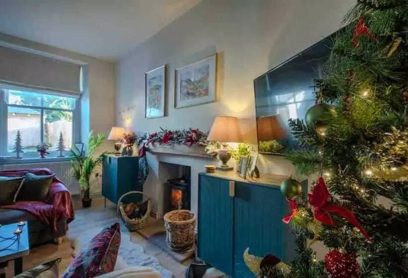 Residenssi Stunning 3 Bed Cottage, Hot Tub, Wi Fi, Parking