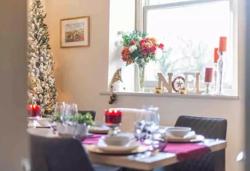 Residenssi Stunning 3 Bed Cottage, Hot Tub, Wi Fi, Parking