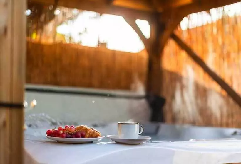 Residenssi Stunning 3 Bed Cottage, Hot Tub, Wi Fi, Parking