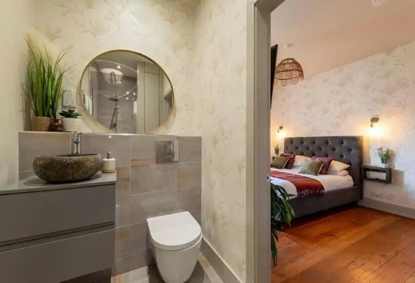 Residenssi Stunning 3 Bed Cottage, Hot Tub, Wi Fi, Parking