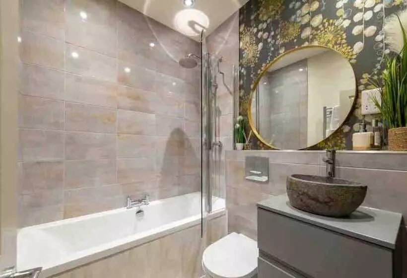 Residenssi Stunning 3 Bed Cottage, Hot Tub, Wi Fi, Parking