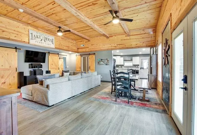 Spacious Ozawkie Home   Near Lake Perry!