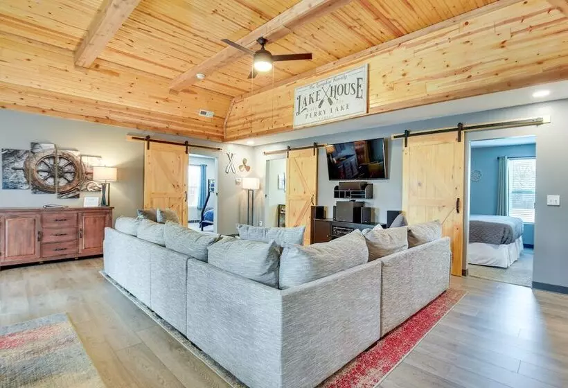 Spacious Ozawkie Home   Near Lake Perry!