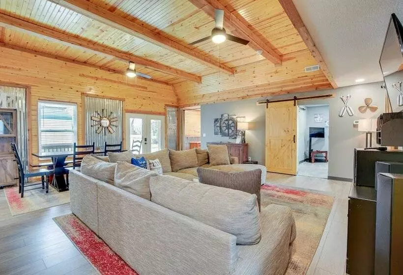 Spacious Ozawkie Home   Near Lake Perry!