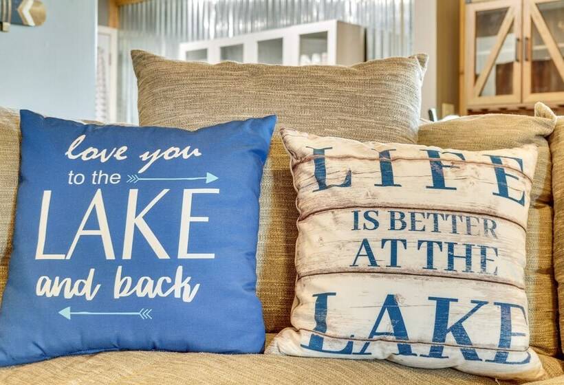 Spacious Ozawkie Home   Near Lake Perry!