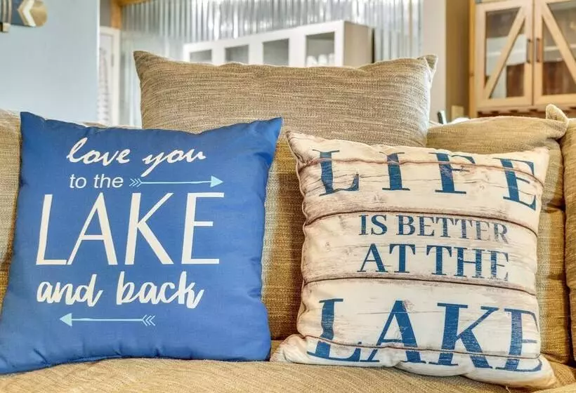 Spacious Ozawkie Home   Near Lake Perry!