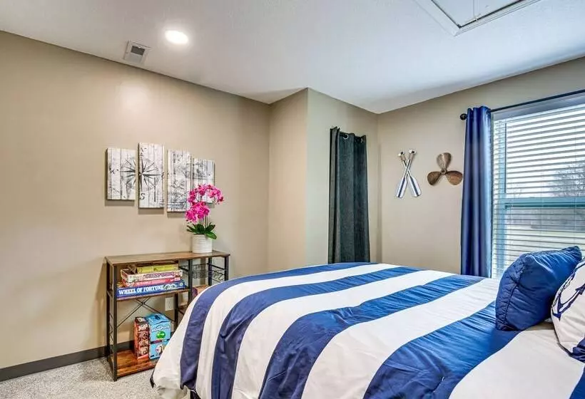 Spacious Ozawkie Home   Near Lake Perry!