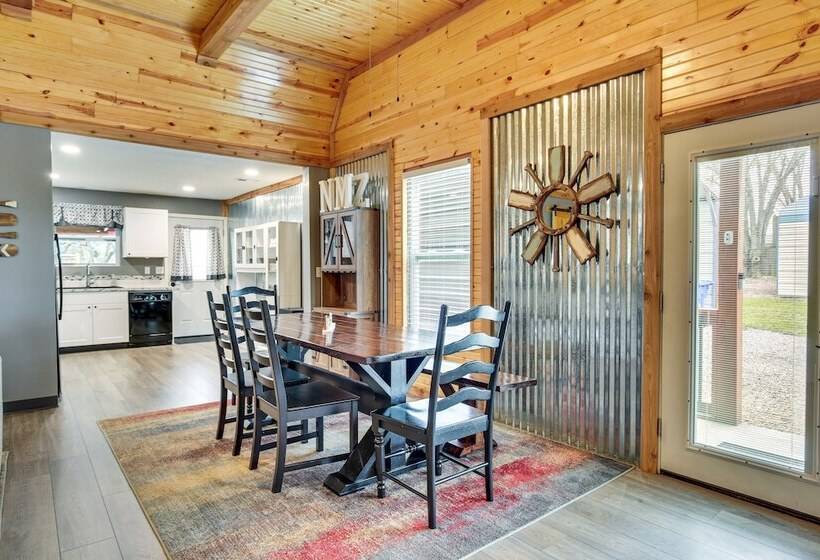 Spacious Ozawkie Home   Near Lake Perry!