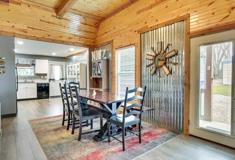 Spacious Ozawkie Home   Near Lake Perry!