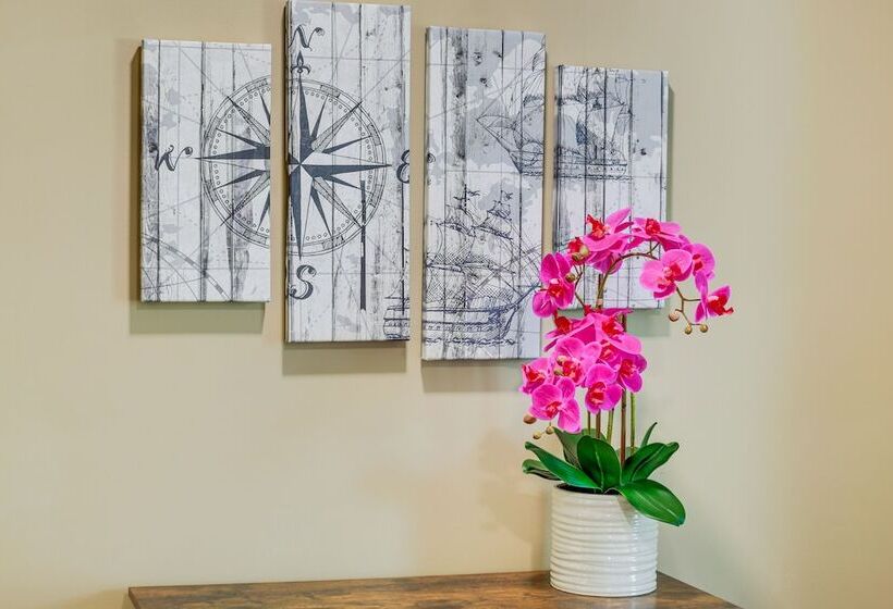 Spacious Ozawkie Home   Near Lake Perry!