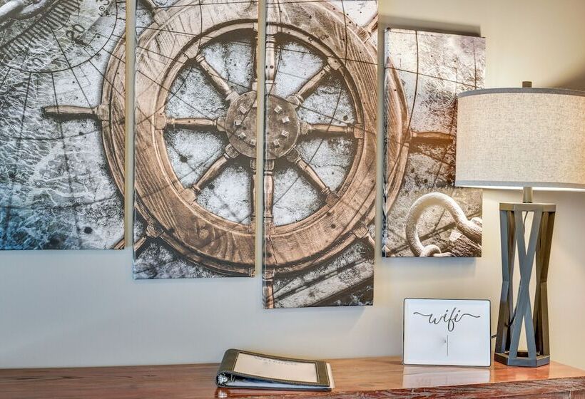 Spacious Ozawkie Home   Near Lake Perry!