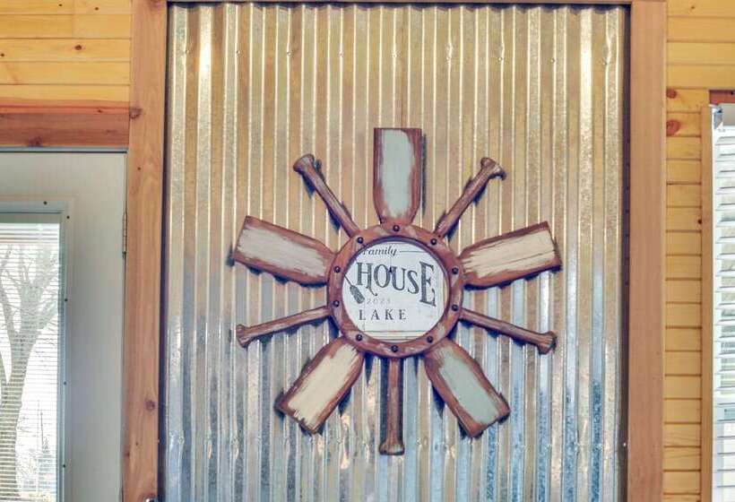 Spacious Ozawkie Home   Near Lake Perry!