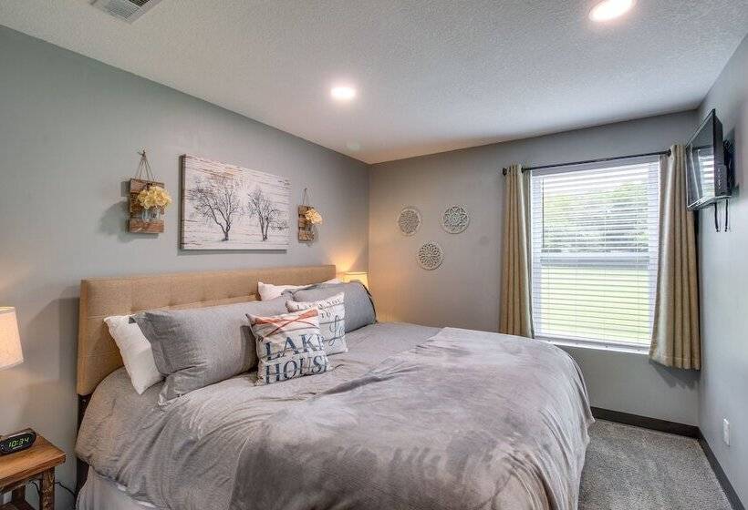Spacious Ozawkie Home   Near Lake Perry!