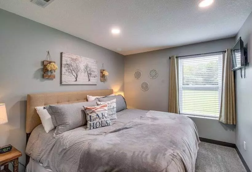 Spacious Ozawkie Home   Near Lake Perry!