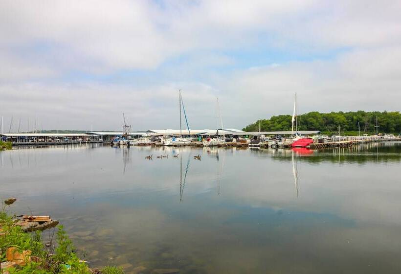 Spacious Ozawkie Home   Near Lake Perry!