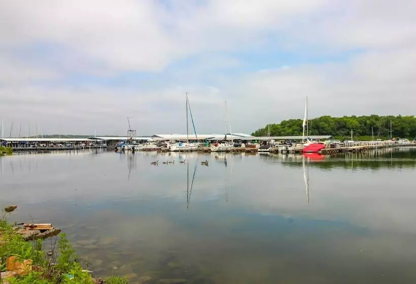 Spacious Ozawkie Home   Near Lake Perry!