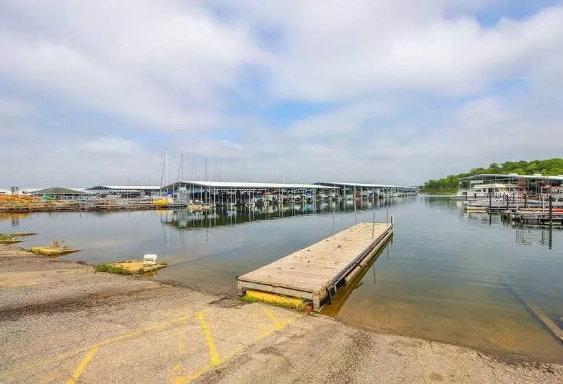 Spacious Ozawkie Home   Near Lake Perry!