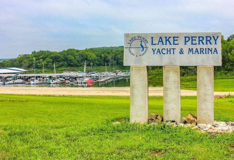 Spacious Ozawkie Home   Near Lake Perry!