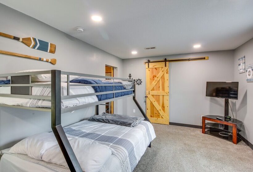 Spacious Ozawkie Home   Near Lake Perry!